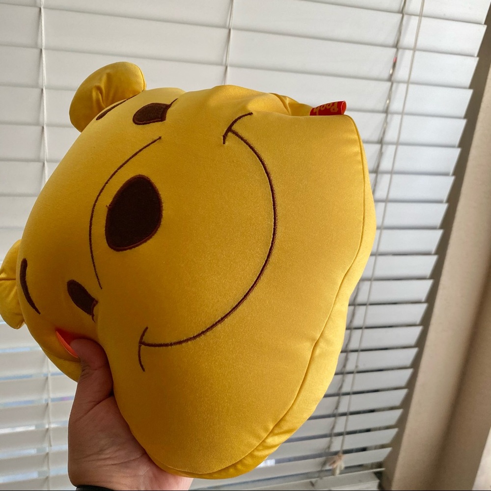 Winnie the Pooh plushie backpack - Picture 7 of 7